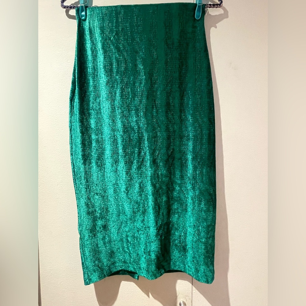Urban Outfitters Velvet Green Pencil Skirt – Size S/M – Stretch Fabric